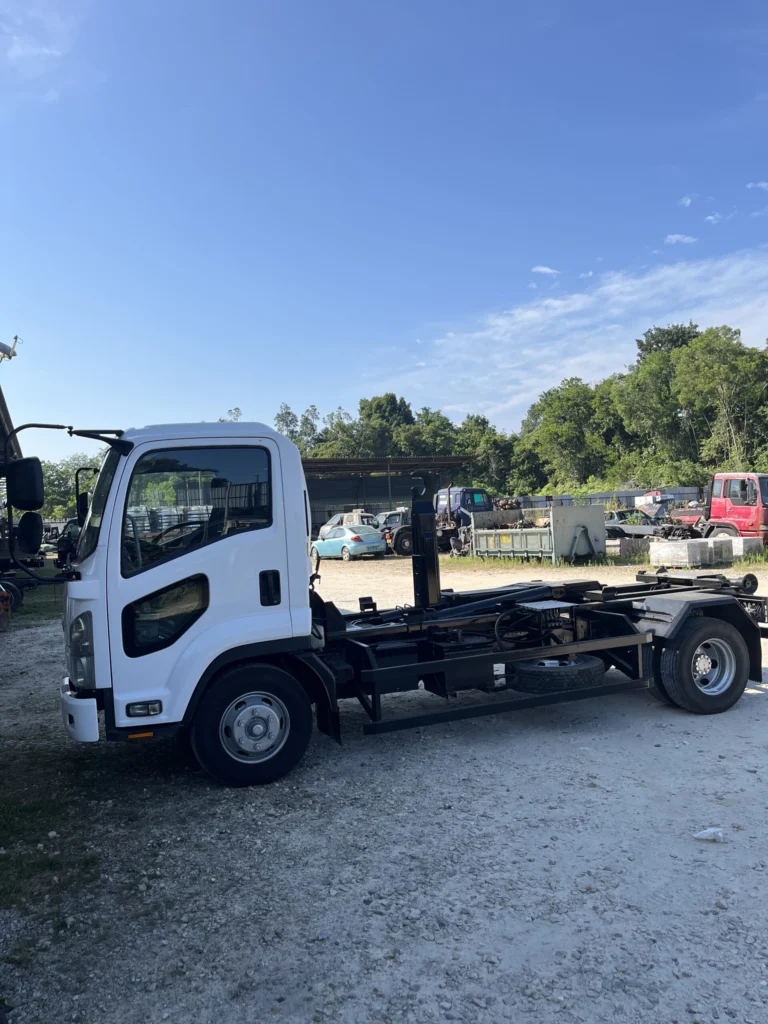 Isuzu FRR90 Arm Roll