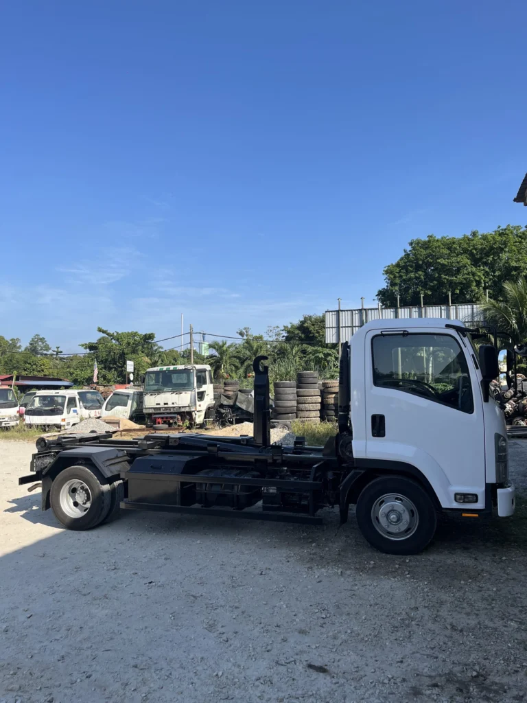 Isuzu FRR90 Arm Roll