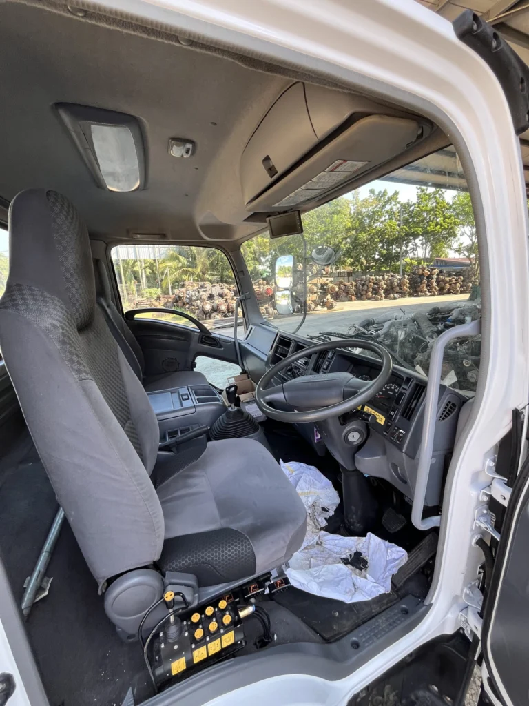 Isuzu FRR90 Arm Roll